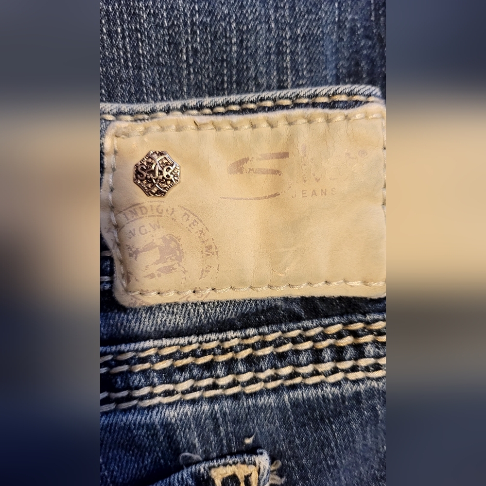 Silver Jean Co Suki Distressed Jeans View 4
